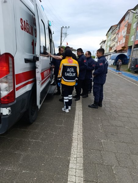 ISIRDI YAVRU KÖPEĞİ YERDEN YERE VURDU - 1