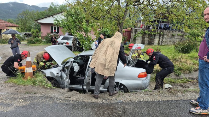 OTOMOBİL KANALA UÇTU; 3 YARALI - 2