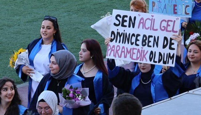 SAĞLIKÇILAR MEZUN OLDU