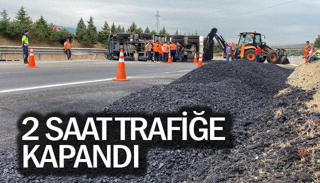 Anadolu otoyolunda asfalt yüklü kamyon devrildi