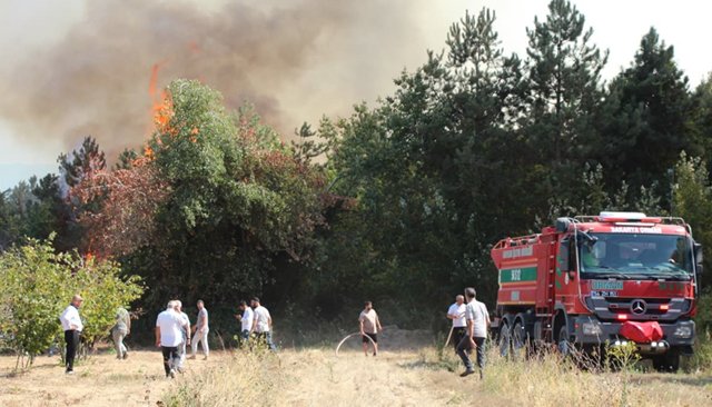 helikopter ve 28 yangın söndürme aracı ile müdahale edildi