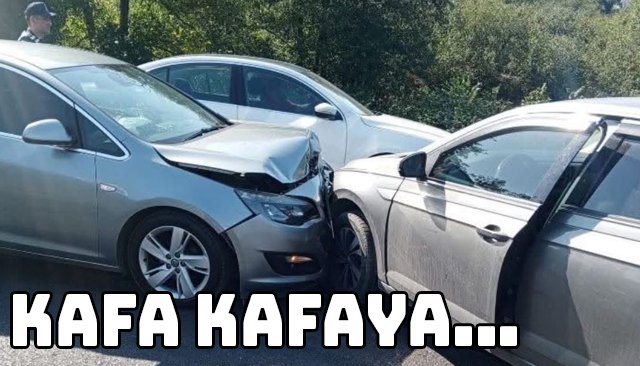 İKİ OTOMOBİL KAFA KAFAYA…