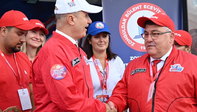 REKTÖR ÖZÖLÇER’DEN  TEKNOFEST’25’E ZİYARET