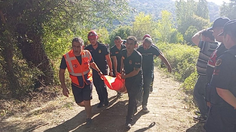 ŞARAMPOLE YUVARLANDI: 2 ÖLÜ, 1 YARALI - 3