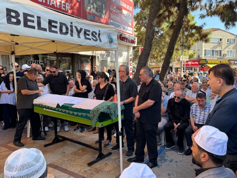 VEFAT EDEN BELEDİYE BAŞKANININ EŞİ TOPRAĞA VERİLDİ - 2