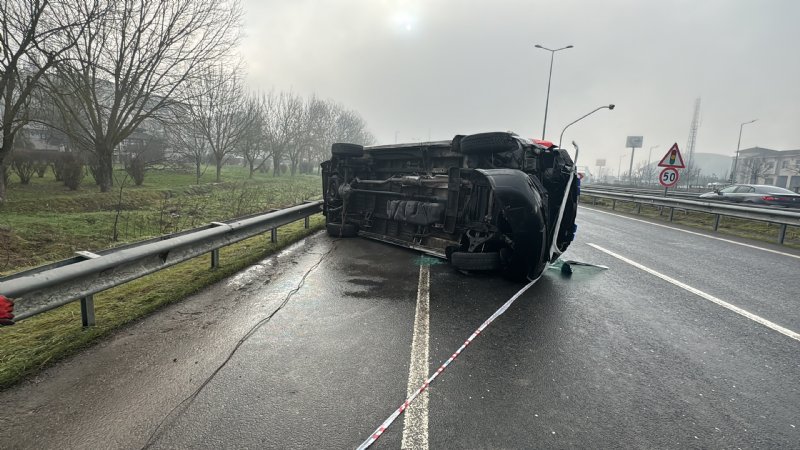 AMBULANS DEVRİLDİ: 2 YARALI - 1