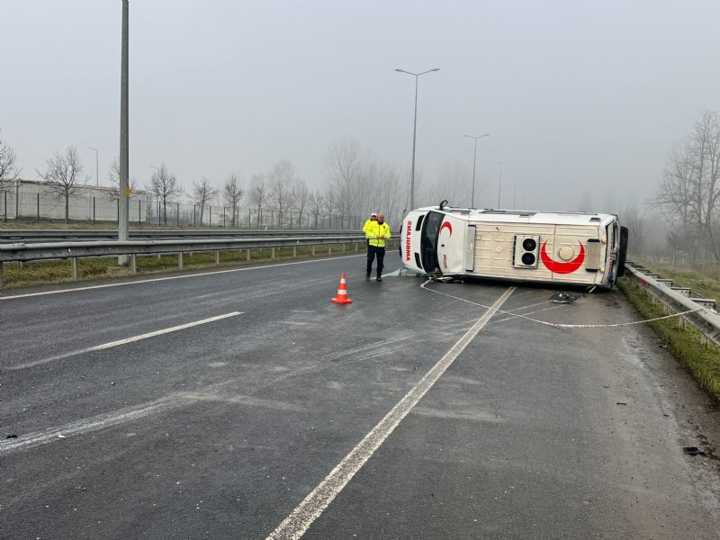 AMBULANS DEVRİLDİ: 2 YARALI - 2