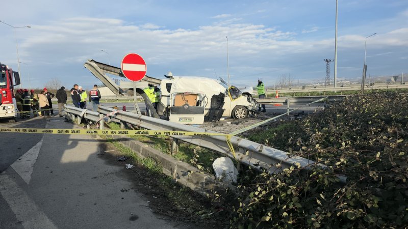 BARİYERLERE  SAPLANDI: 2 ÖLÜ - 2