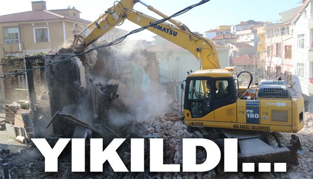BELEDİYE METRUK BİNA YIKTI