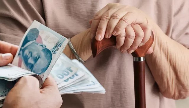 EN DÜŞÜK  EMEKLİ MAAŞI