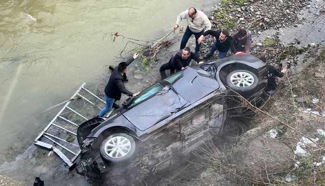 METRELERCE YÜKSEKTEN  DEREYE DÜŞTÜ