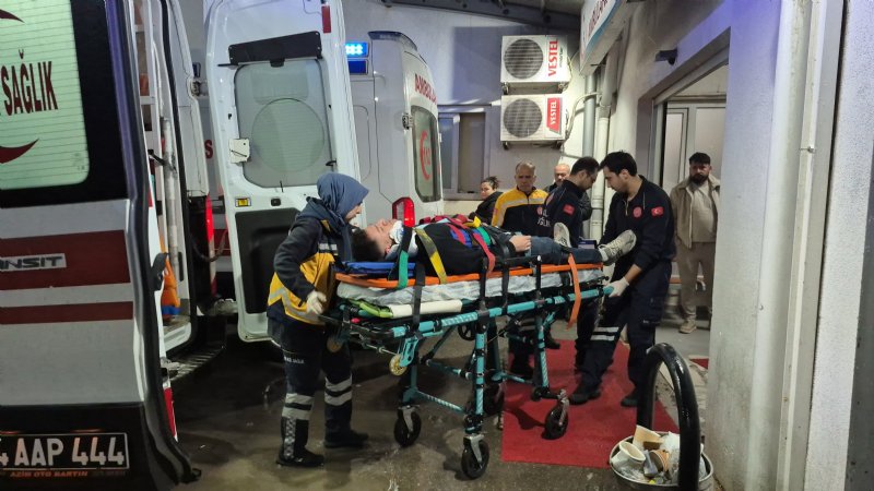 SAĞANAK YAĞIŞ KAZAYI BERABERİNDE GETİRDİ: 2 YARALI - 2