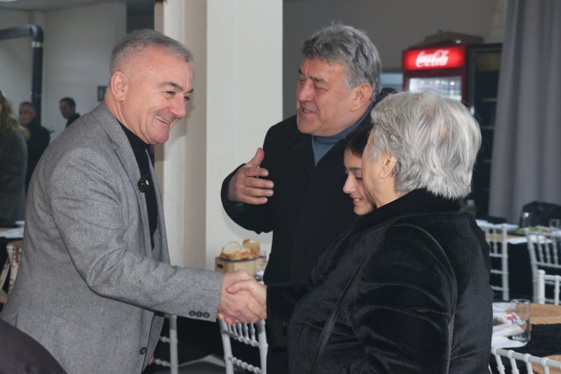 SESLİ’DEN BASINA MANGAL PARTİSİ  - 2