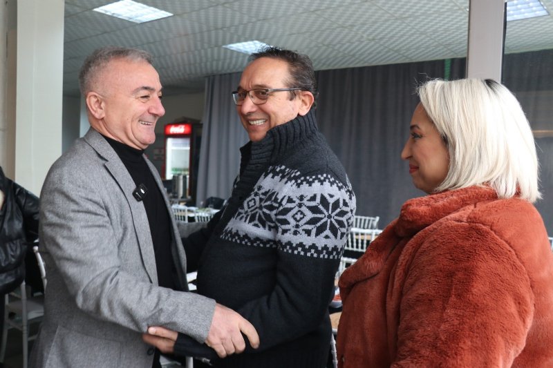 SESLİ’DEN BASINA MANGAL PARTİSİ  - 7