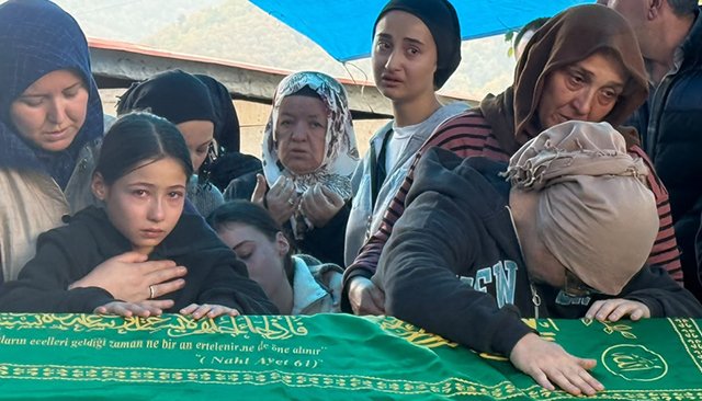 3 ÇOCUK, BABALARININ TABUTUNA SARILARAK GÖZYAŞI DÖKTÜ