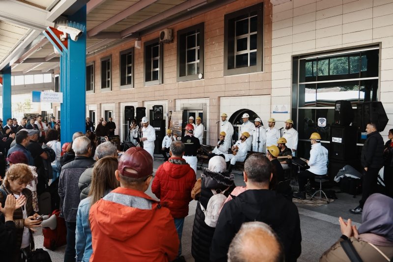 KARAELMAS EKSPRESİ YOLCULARINI MADENCİ  KOROSU KARŞILADI - 3