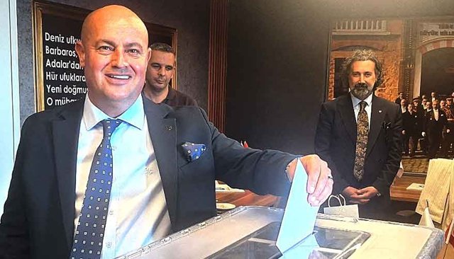 OĞUZ ÜNLÜER  YENİDEN BAŞKAN