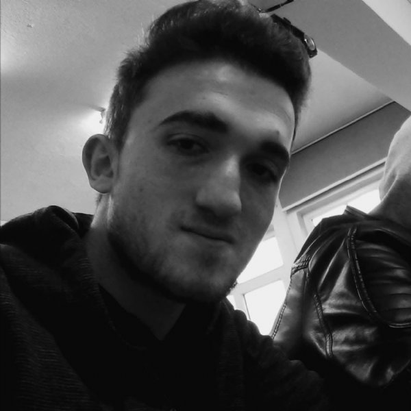 ÖMER, BABASININ TABUTUNUN  BAŞINDAN AYRILMADI - 7