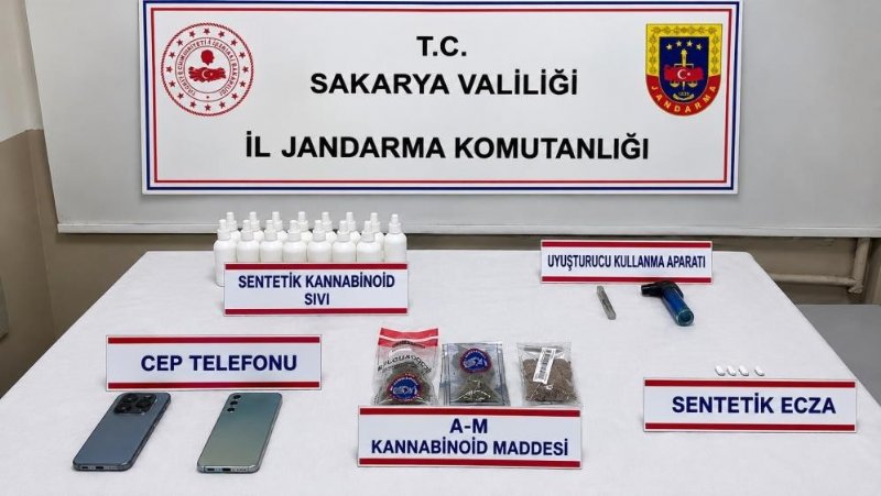 UYUŞTURUCU KURYESİ  KOVALAMACAYLA YAKALANDI - 3
