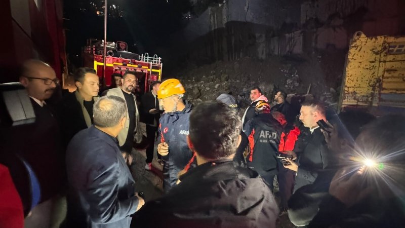 ZONGULDAK´TA KORKUNÇ OLAY:  2  KATLI BİNA ÇÖKTÜ - 1