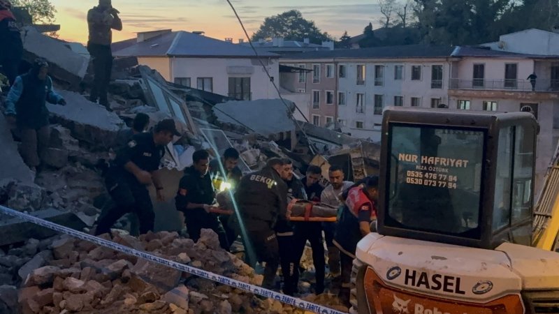 ZONGULDAK´TA KORKUNÇ OLAY:  2  KATLI BİNA ÇÖKTÜ - 2