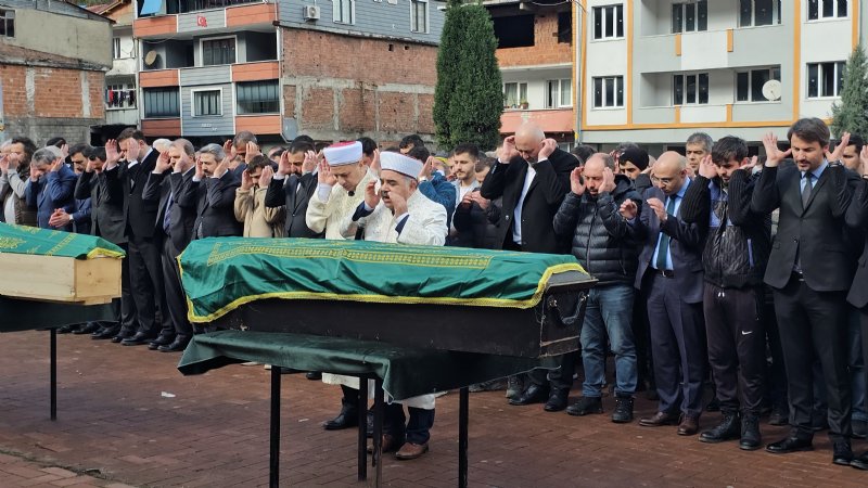 GÖÇÜKTE ÖLEN MADENCİLER  TOPRAĞA VERİLDİLER - 5