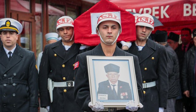 KIBRIS GAZİSİ  TOPRAĞA VERİLDİ