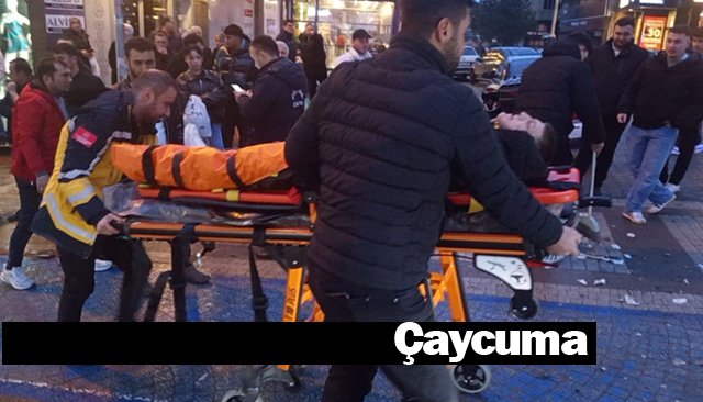 MOTOKURYE OTOMOBİLİN  ÜZERİNE DÜŞTÜ