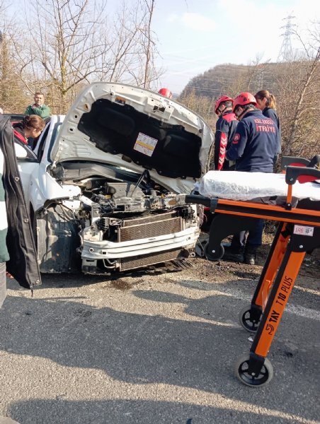 KÖY YOLUNDA KAZA: 8 YARALI - 3