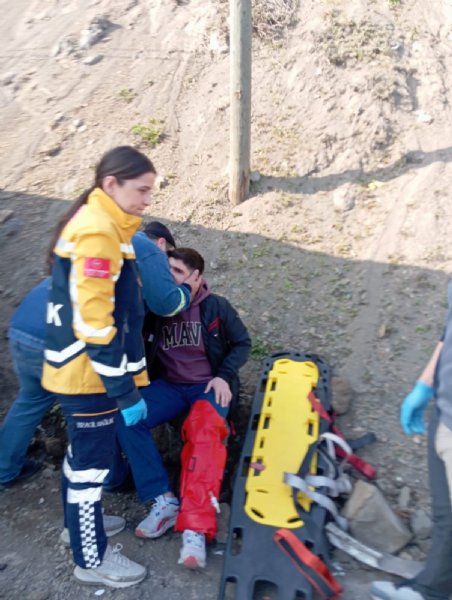 KÖY YOLUNDA KAZA: 8 YARALI - 5