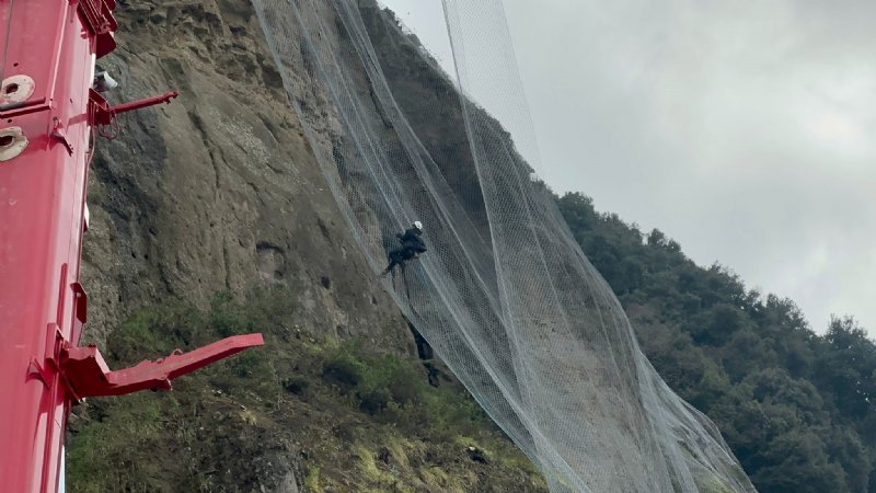 YAMAÇLARA ÇELİK AĞ ÖRÜLÜYOR - 2