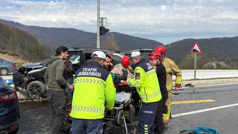 Araçlarda sıkışan sürücüleri itfaiye kurtardı - 2