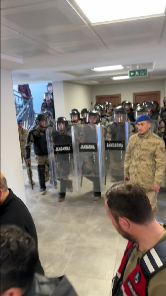 BAŞKANLIK SEÇİMİNDE  ´GEÇERSİZ OY´ GERGİNLİĞİ - 1