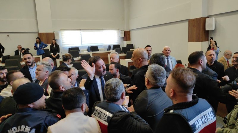 BAŞKANLIK SEÇİMİNDE  ´GEÇERSİZ OY´ GERGİNLİĞİ - 4