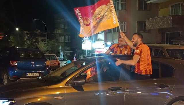 GALATASARAY´IN GALİBİYETİ KUTLANDI