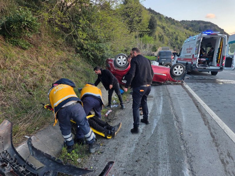 GÖREVLİLERİ TAŞIYAN  ARAÇ TAKLA ATTI - 1