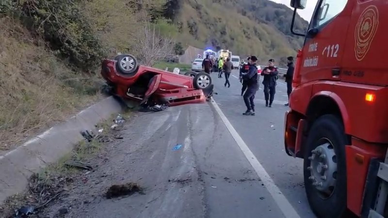 GÖREVLİLERİ TAŞIYAN  ARAÇ TAKLA ATTI - 3