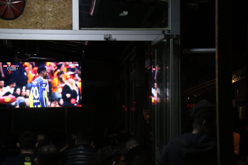 MAHALLE YANARKEN  DERBİYİ İZLEDİLER - 4