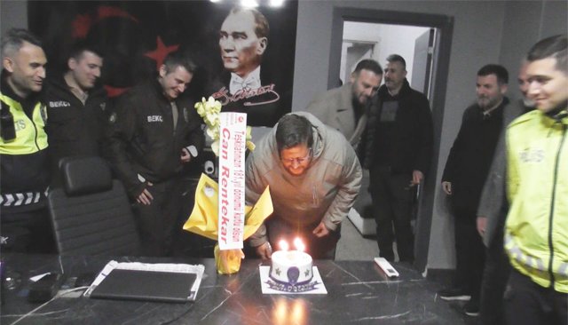 POLİSE PASTA KESTİLER