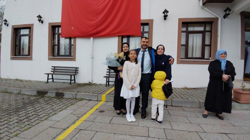 3 ÇOCUK ANNESİ  ÜNİVERSİTEYİ  OKUL BİRİNCİSİ OLARAK  BİTİRDİ - 2