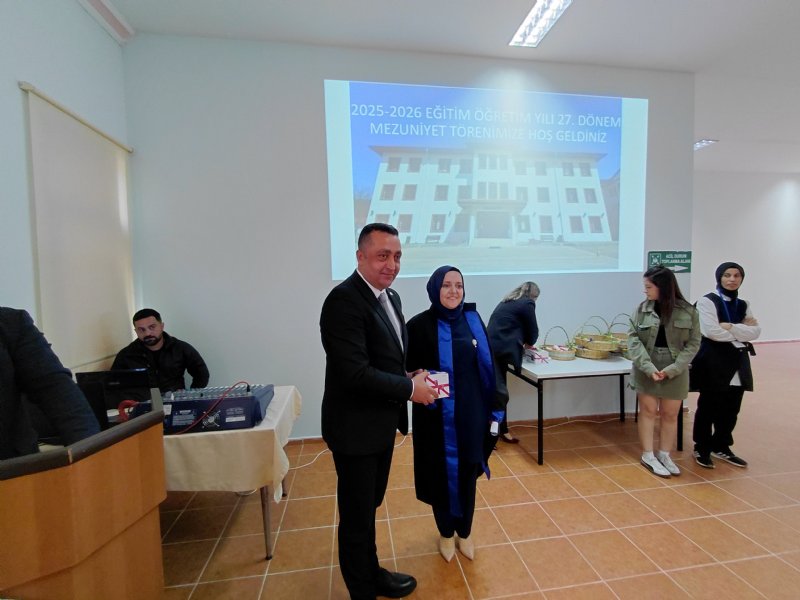 3 ÇOCUK ANNESİ  ÜNİVERSİTEYİ  OKUL BİRİNCİSİ OLARAK  BİTİRDİ - 3