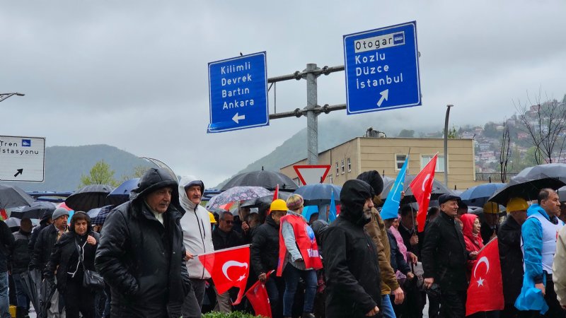 MADENCİ KIYAFETLİ BEBEK  1 MAYIS YÜRÜYÜŞÜNÜN SİMGESİ OLDU - 2