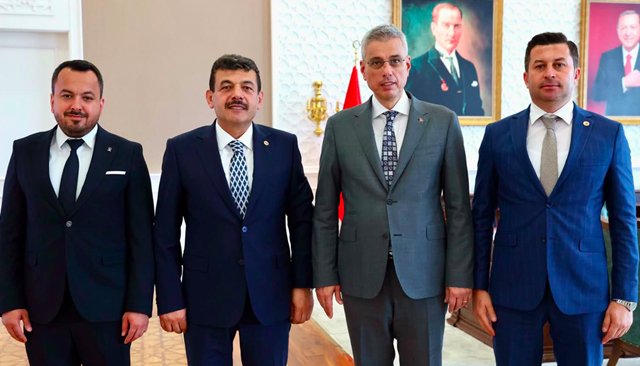 BAKANA GİTTİLER