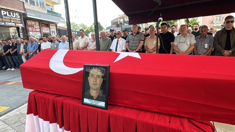 EVİNDE KALP KRİZİ GEÇİREN POLİS MEMURU SON YOLCULUĞUNA UĞURLANDI - 5