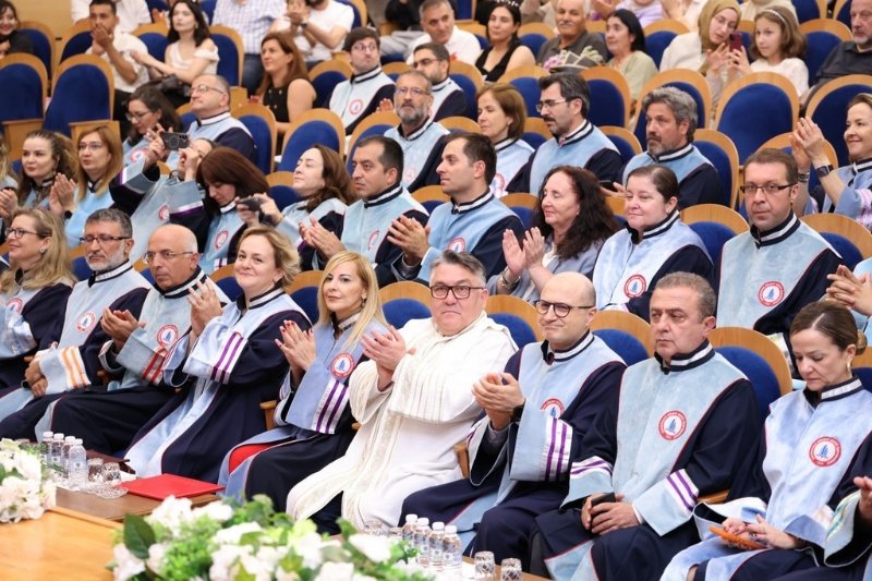 GENÇ DOKTORLAR  ‘HAYATA’ UĞURLANDI - 1
