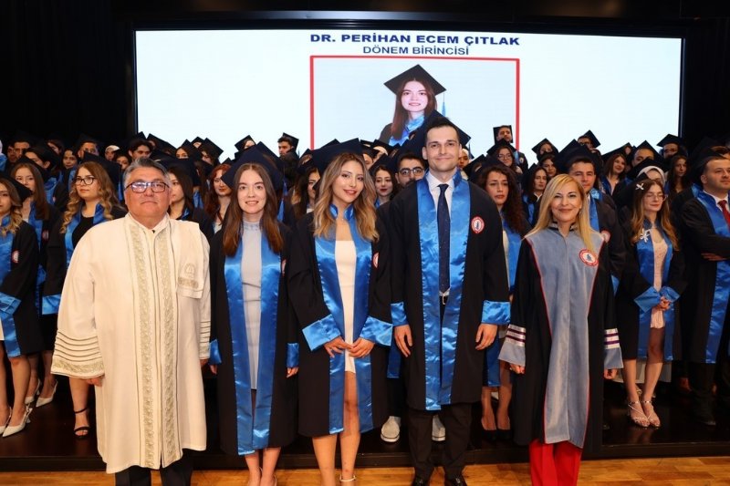 GENÇ DOKTORLAR  ‘HAYATA’ UĞURLANDI - 4