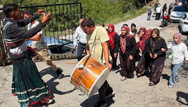 ALAPLI´DA ASIRLIK DÜĞÜN GELENEĞİ