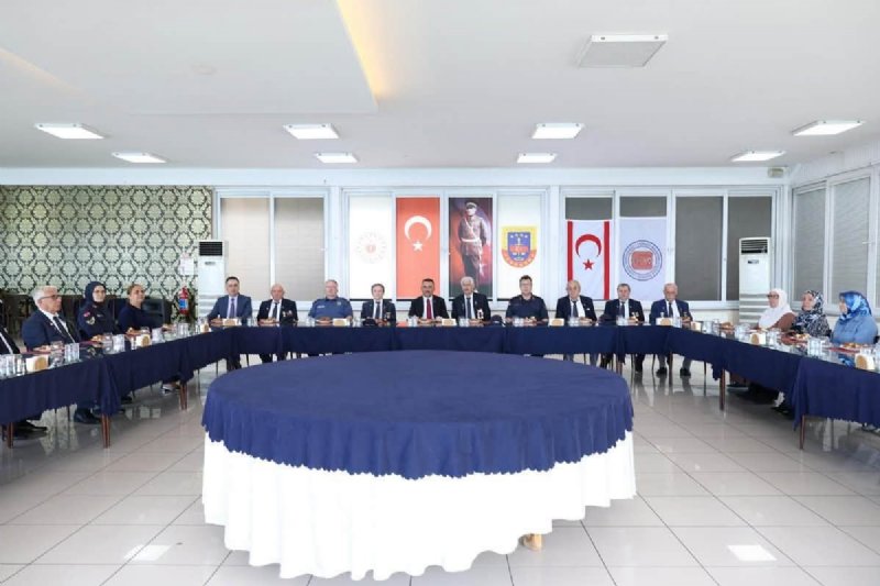 VALİ HACIBEKTAŞOĞLU, KIBRIS GAZİLERİYLE BİR ARAYA GELDİ - 1