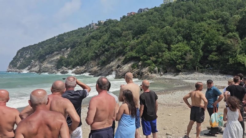 DALGALARIN ARASINDA ZOR ANLAR YAŞAYAN 5 KİŞİ KURTARILDI - 5