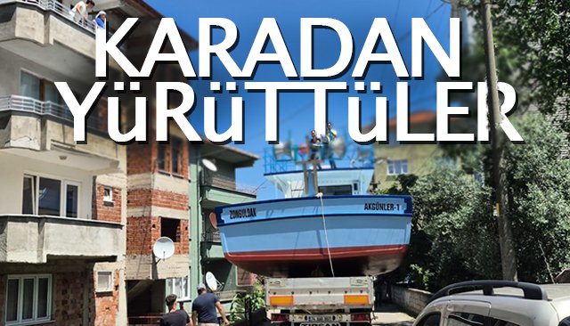 Evlerin önünden tekne geçti